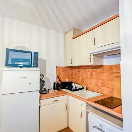 2 Pers Parking Calme * آجد