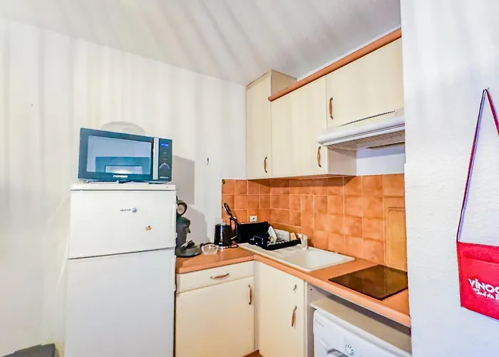 2 Pers Parking Calme * آجد